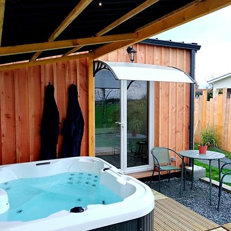 Chalet Cosy Avec Option Jacuzzi Saint-Genes-de-Fronsac 外观 照片